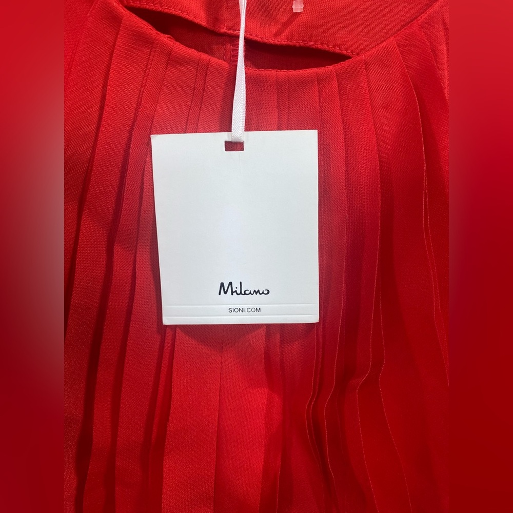 Milano Red Sleeveless Pleated-Front Top - Picture 5 of 9